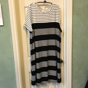 Calvin Klein NWOT tee shirt dress, black/white, Size 0X